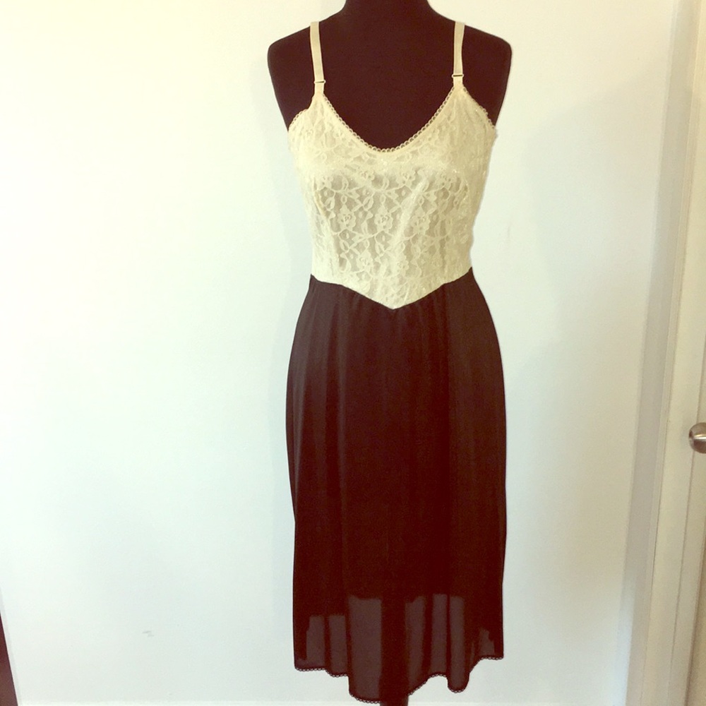 Vintage slip in cream and black by Velrose